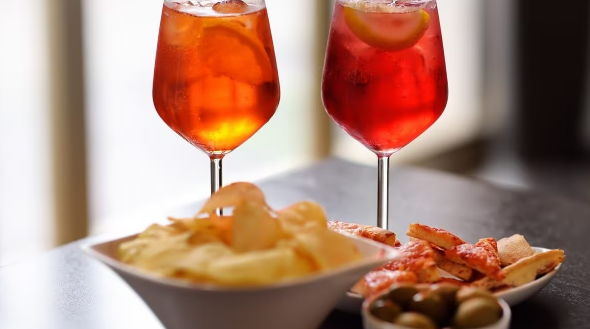 Al bar per l’aperitivo senza rispettare la sorveglianza speciale: arrestato