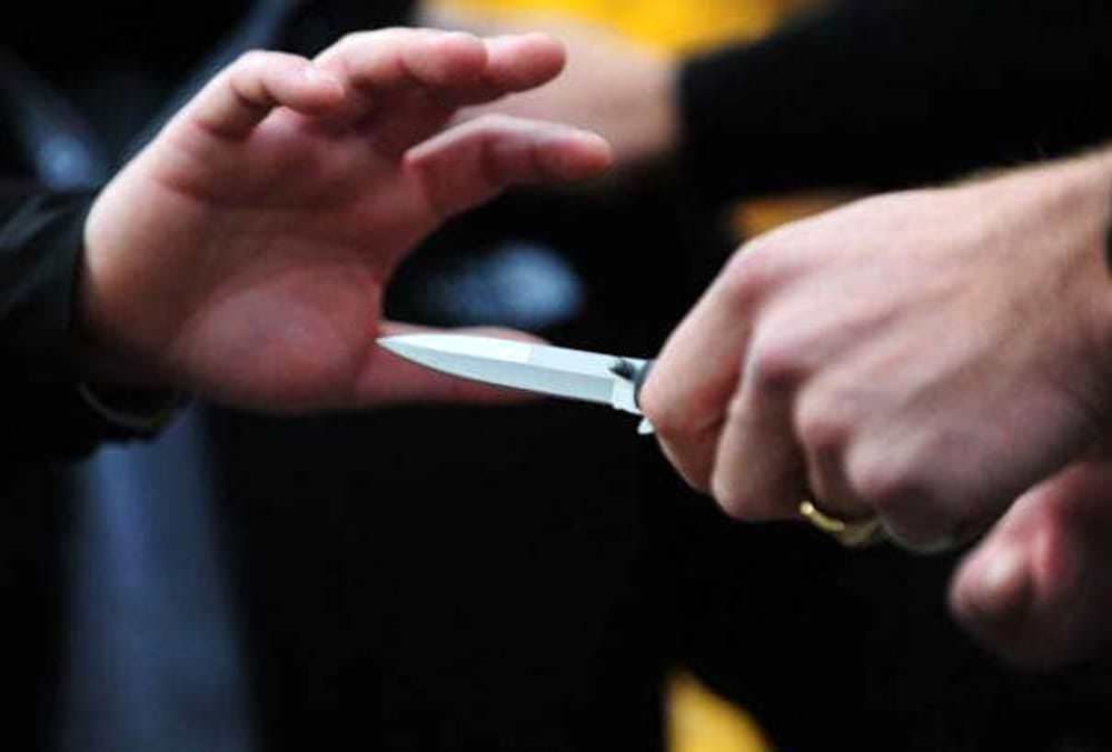 Reggio, tentata rapina e minacce con un coltello: arrestato 55enne
