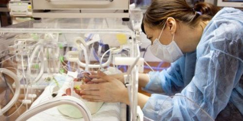 Covid, torna a casa il neonato ricoverato in Terapia intensiva a Cosenza