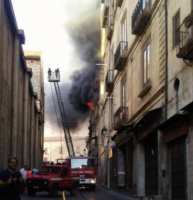 Incendio Cosenza, nuovo sopralluogo degli inquirenti