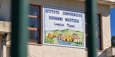 Lamezia, la prof nel mirino del 14enne: «Mai segnali contro di me, sono sconvolta». Così i compagni hanno fermato il piano
