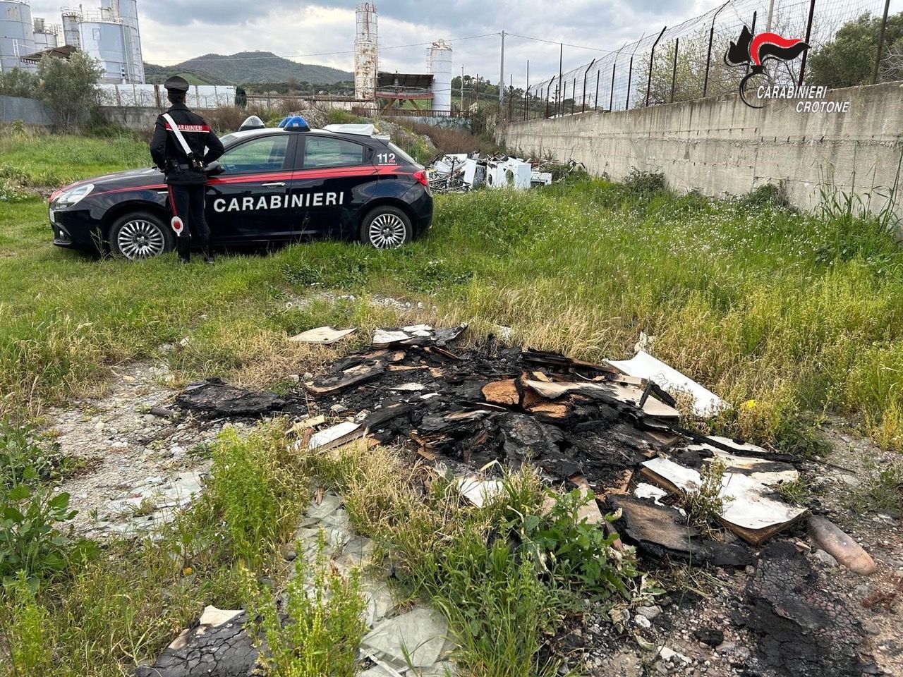 Crucoli, scoperta discarica abusiva in un terreno confiscato nell’operazione “Stige”