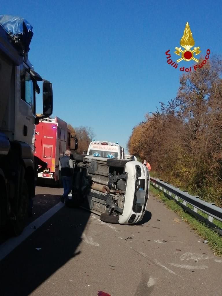 Incidente sull'A2 vicino allo svincolo di Rogliano: tre feriti
