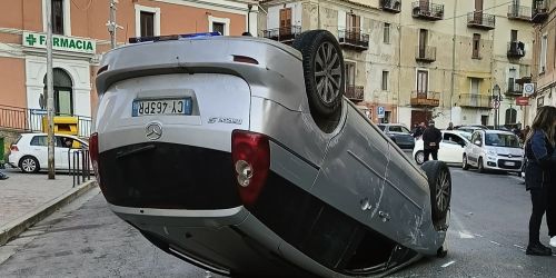 auto ribaltata corigliano