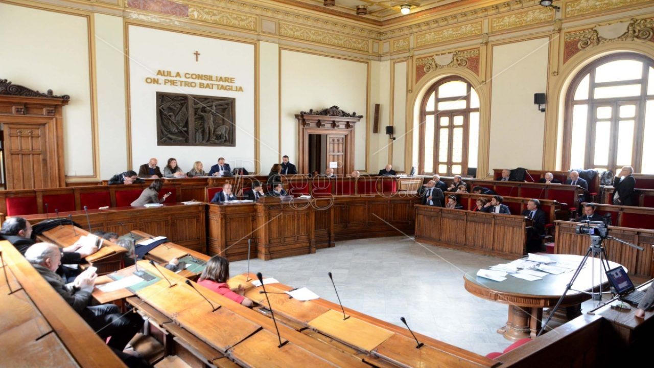 Bilancio Reggio, opposizione all’attacco: «Azione “bavaglio” della maggioranza»