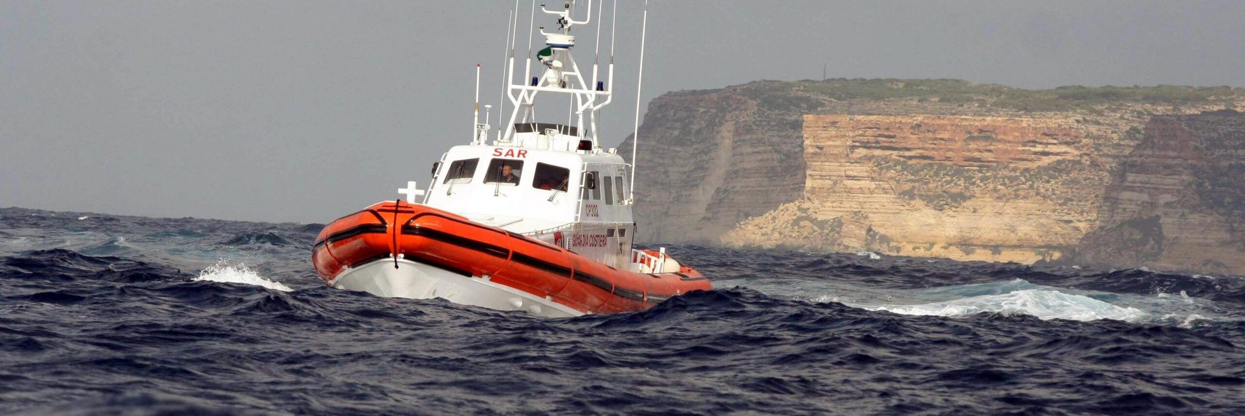 Nuovo naufragio al largo di Lampedusa, un morto e 20 dispersi