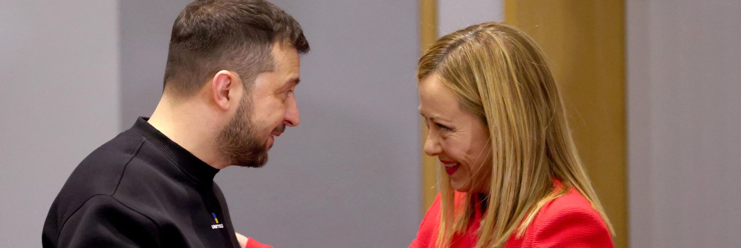 Zelensky ringrazia Meloni: «Ora la aspettiamo in Ucraina»