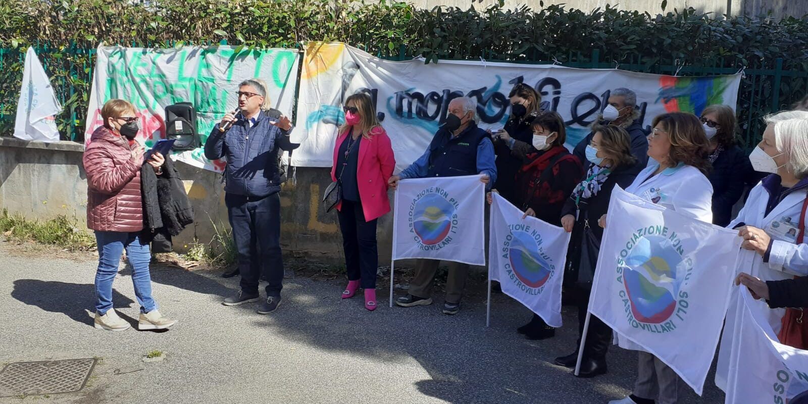 Sit-in a Castrovillari. «Serve il reparto di oncologia»