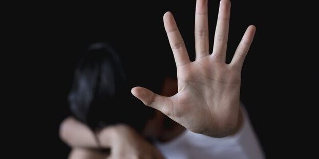 Baciò la nipote 18enne: confermata in appello la condanna per lo zio