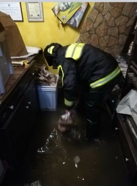 Nubifragio nel Cosentino, allagato un panificio