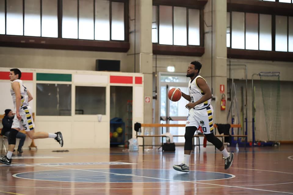 Sconfitta subita in rimonta per il Basketball Lamezia a Sant’Antimo