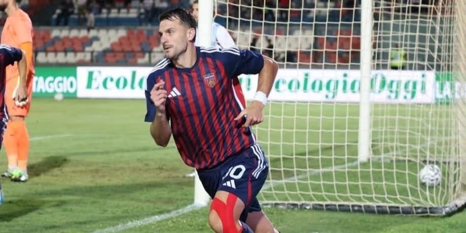 Cosenza travolgente, ancora un 4-1: cade anche il Giugliano in un San Vito Marulla semideserto