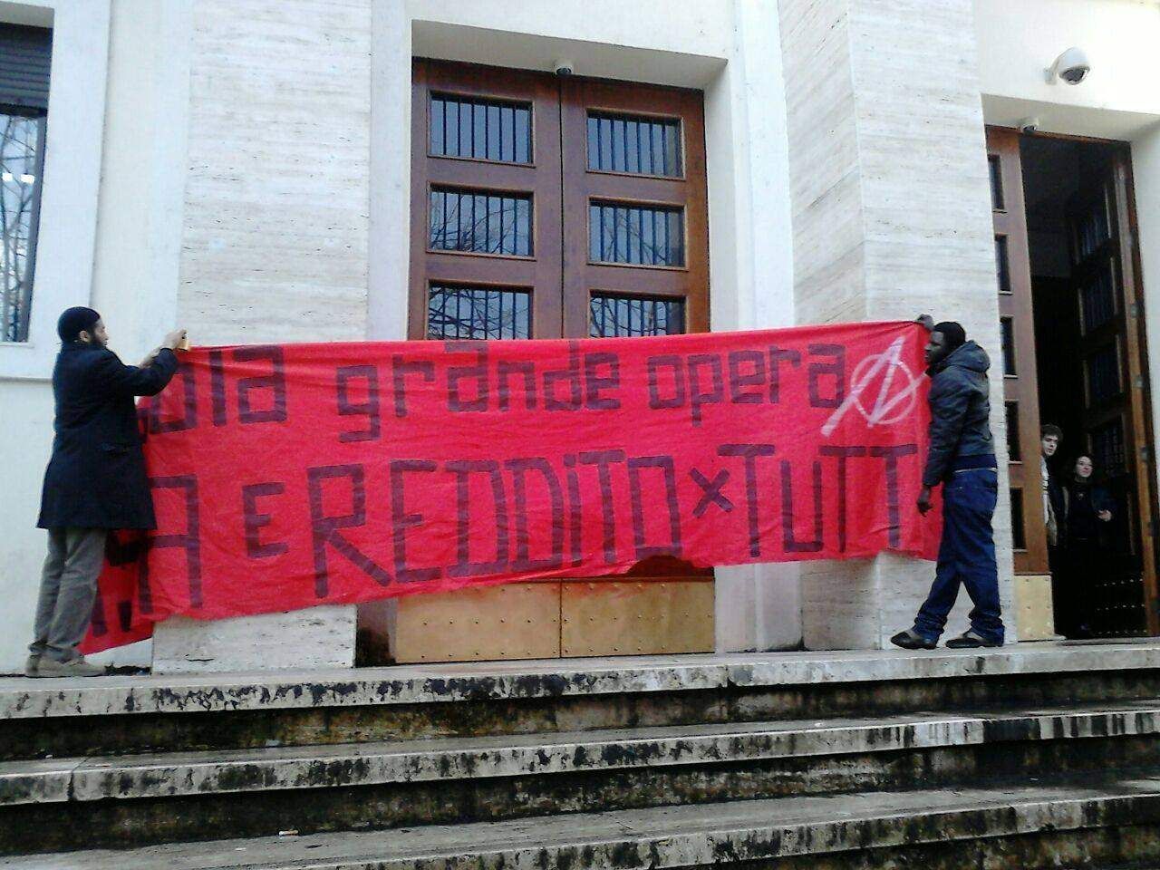 Usb: solidarietà agli occupanti delle “Canossiane”