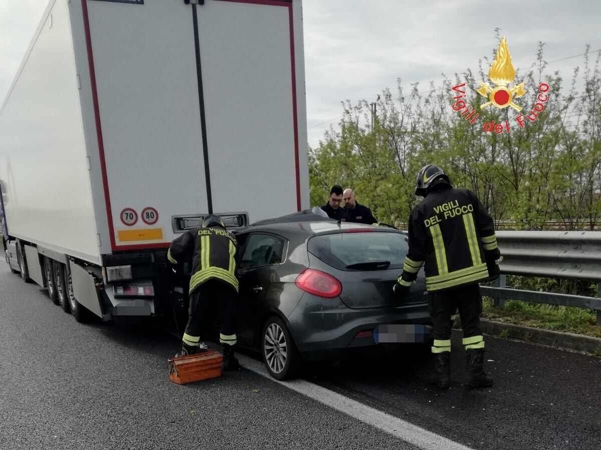 Scontro sull’A2 nel Lametino, ferito gravemente 25enne