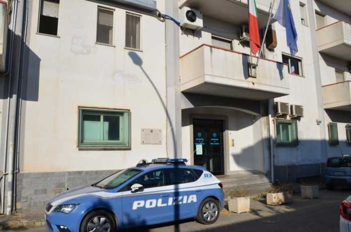 Aggredisce i poliziotti senza motivo, arrestato a Gioia Tauro un 32enne ganese