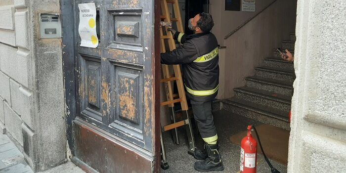 Fiammata da una centralina elettrica, paura in una scuola a Catanzaro