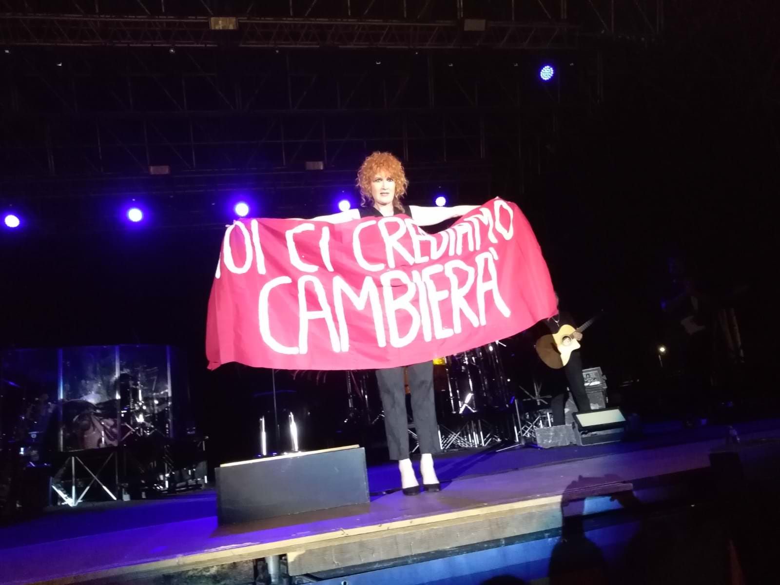 Fiorella Mannoia canta l’amore e la resistenza al Summer Arena di Soverato