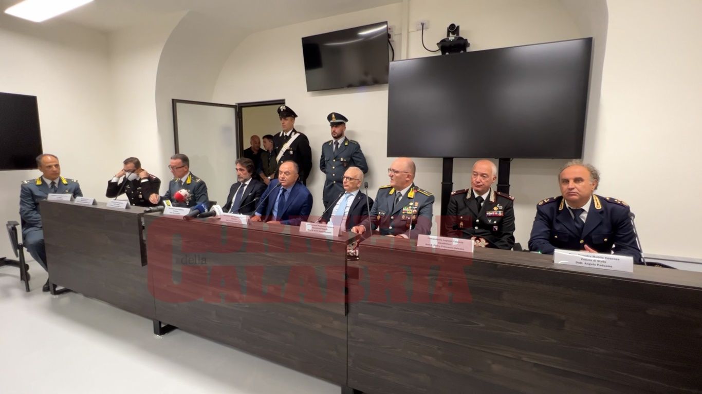 L’accusa della Dda ad Artese: «Mette a disposizione le sue risorse economiche e contribuisce al rafforzamento del clan»