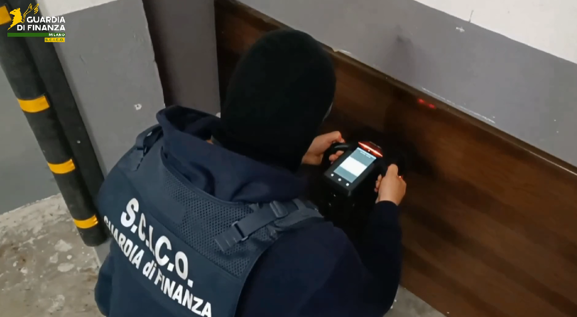 Maxi operazione tra Lombardia e Calabria: sgominata alleanza ‘ndrangheta-camorra, 15 arresti – VIDEO