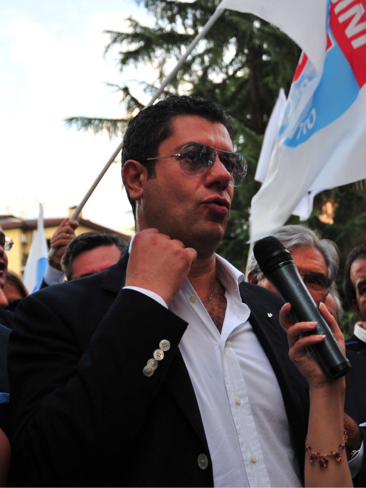 Pdl-Udc, si allarga lo scontro