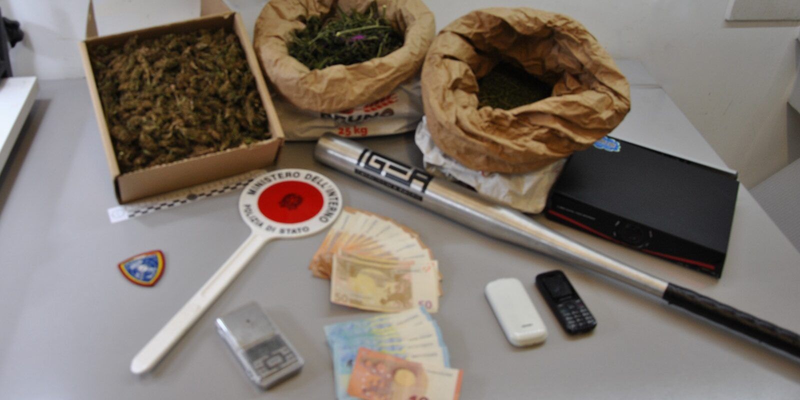 Estorsione e droga, arrestato un 31enne nel Cosentino