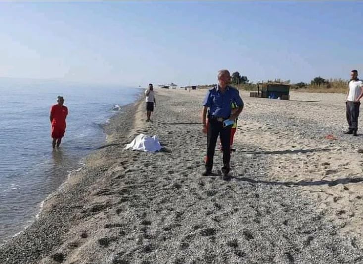 Giallo a Badolato, rinvenuto in mare il corpo di un uomo