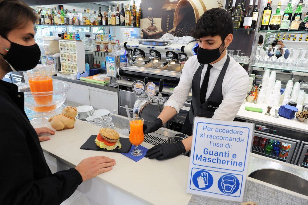 Calabria zona gialla. Da lunedì ristoranti e bar aperti fino alle 18