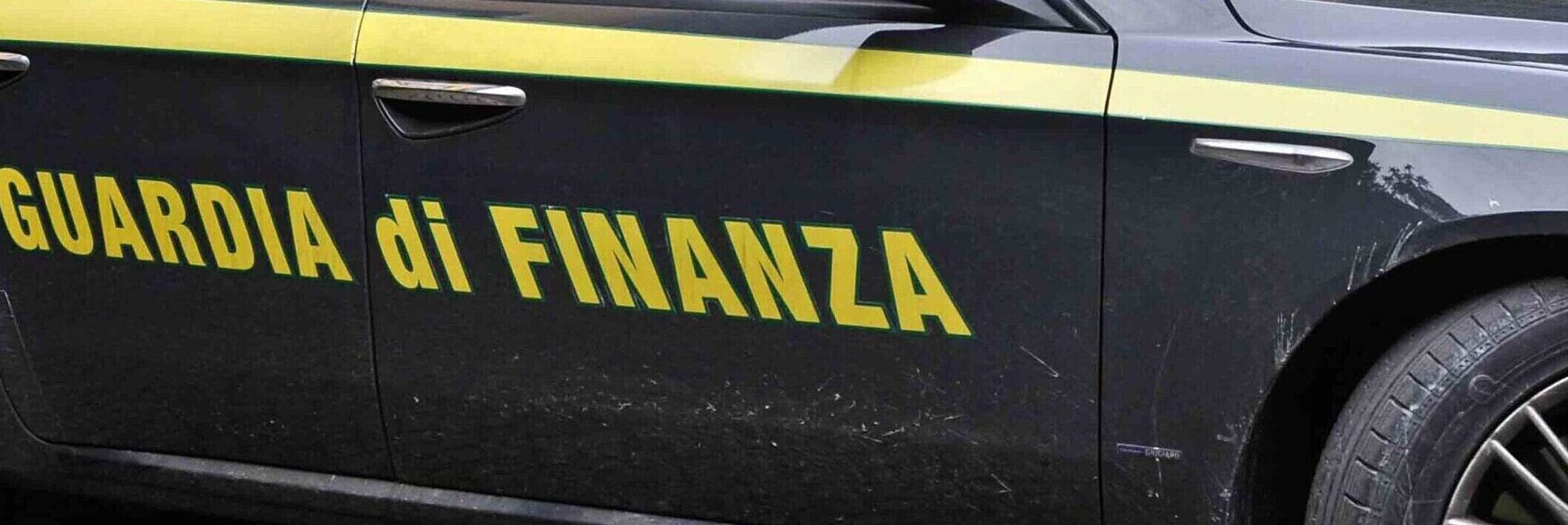 Beccato mentre intasca una “mazzetta” da 5mila euro, arrestato a Reggio funzionario dell’Agenzia delle Entrate