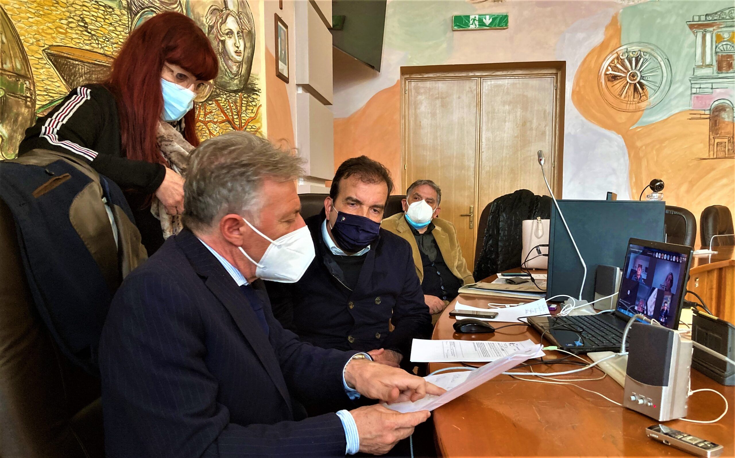 Cosenza tenta di uscire dalla morsa del Covid: nuovi centri vaccinali e assistenza domiciliare