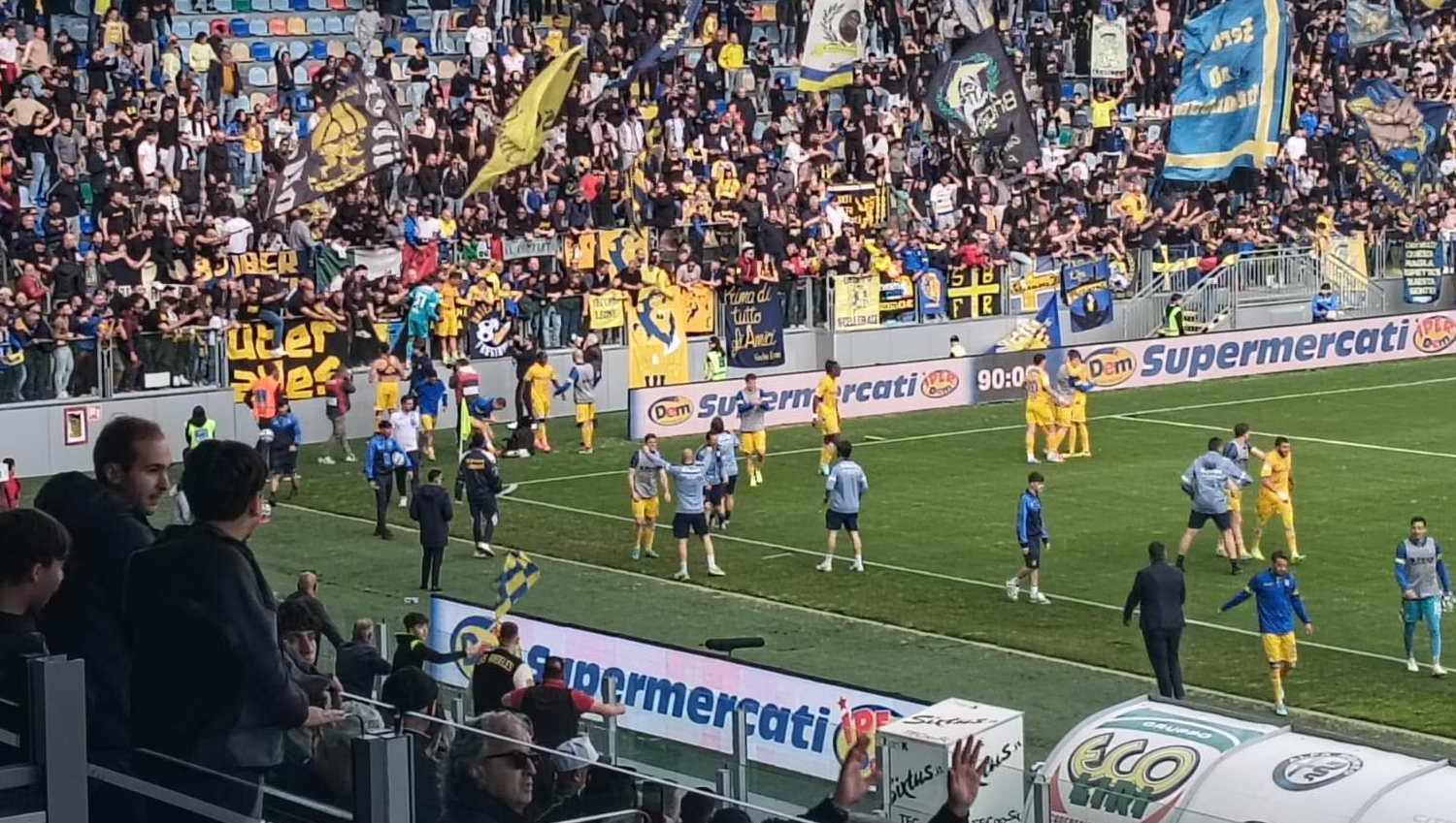 Il Cosenza assapora la vittoria, ma il Frosinone pareggia all’ultimo secondo