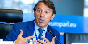 Tridico: «Calabria esclusa dalla rete dell’alta velocità, Governo e Regione protestino»