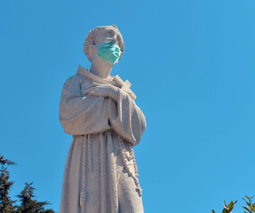 San Giovanni in Fiore, anche San Francesco d'Assisi con la mascherina