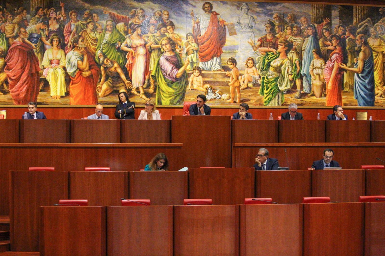 In Consiglio scontri sui debiti e ripicche “post-inciucio”