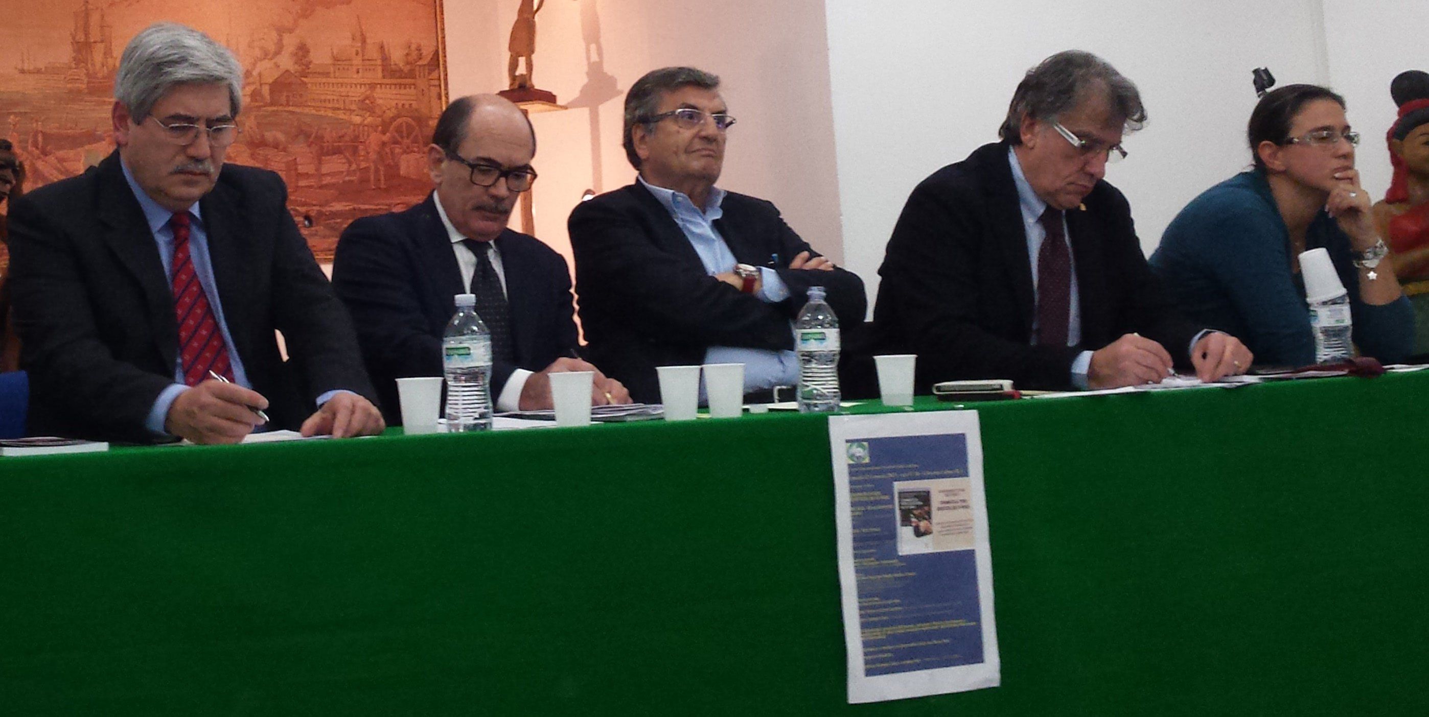 Inefficienze della giustizia? Tutta colpa della politica