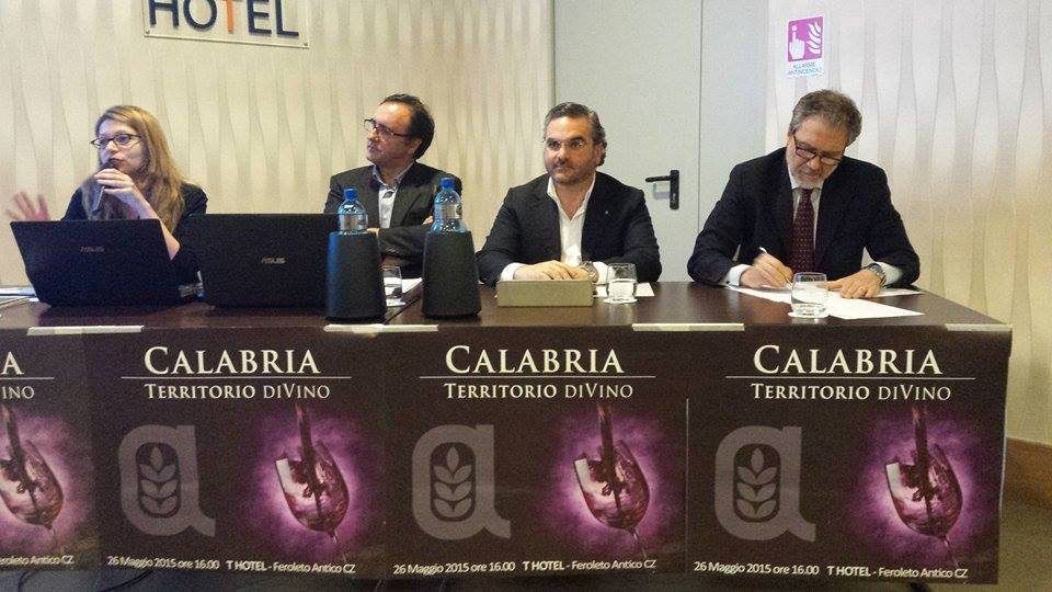 «Un unico marchio doc per i vini calabresi»
