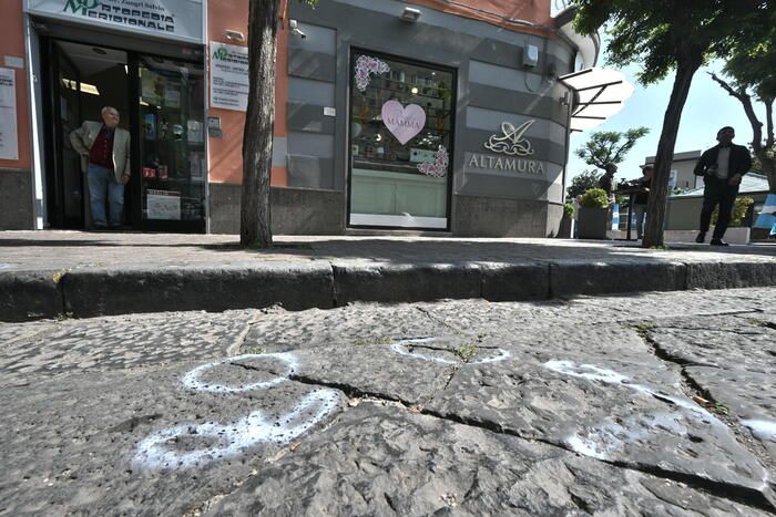 Raid contro un bar, feriti una bimba di 10 anni e i suoi genitori
