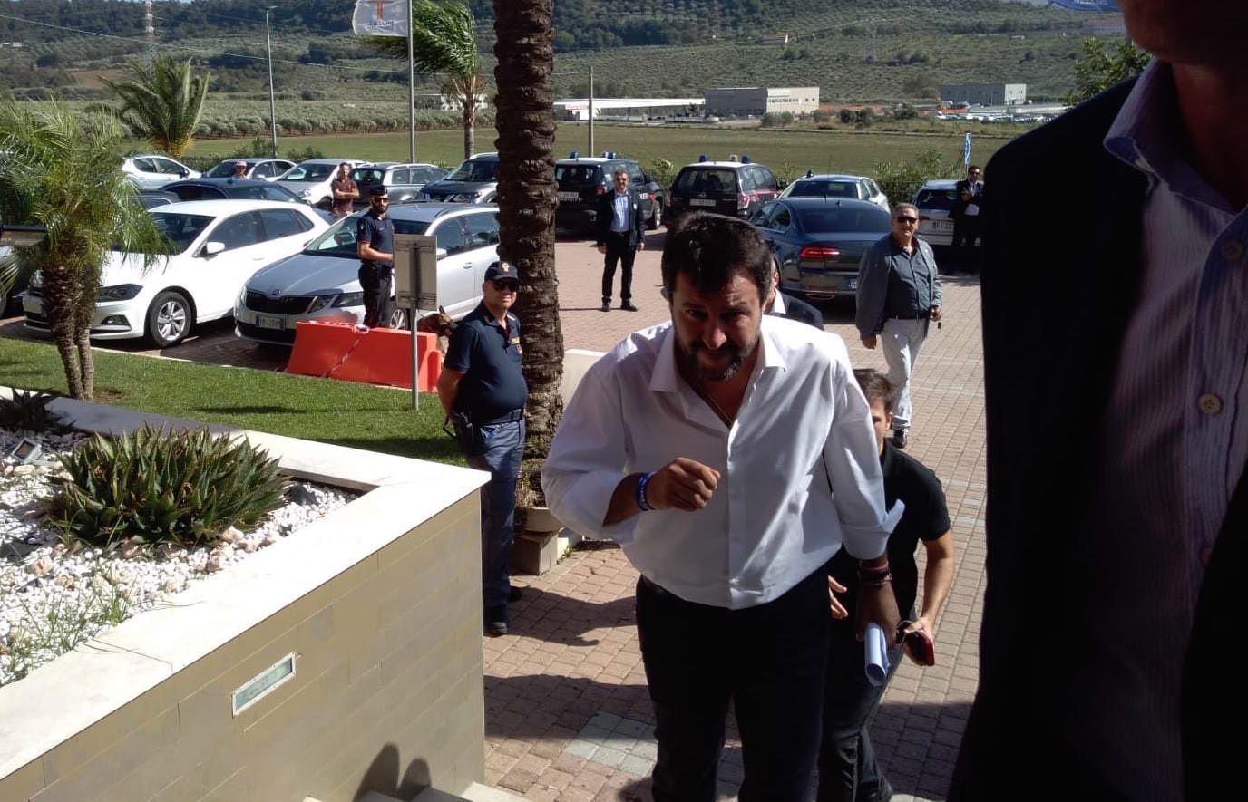 Salvini: «Per il centrodestra un candidato nuovo, indipendente e che non sia imposto da nessuno» – VIDEO