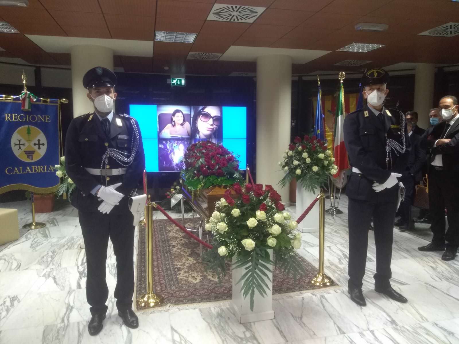 Il feretro di Jole Santelli è arrivato alla Cittadella – VIDEO E FOTO