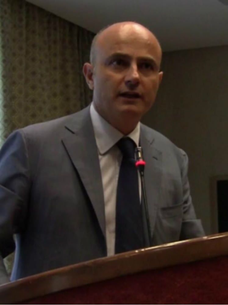 È caos in Fli tra abbandoni eccellenti e polemiche interne