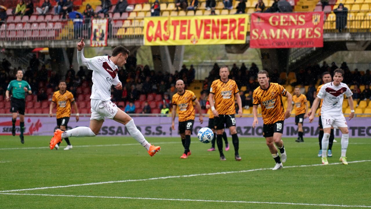 Reggina beffata a Benevento
