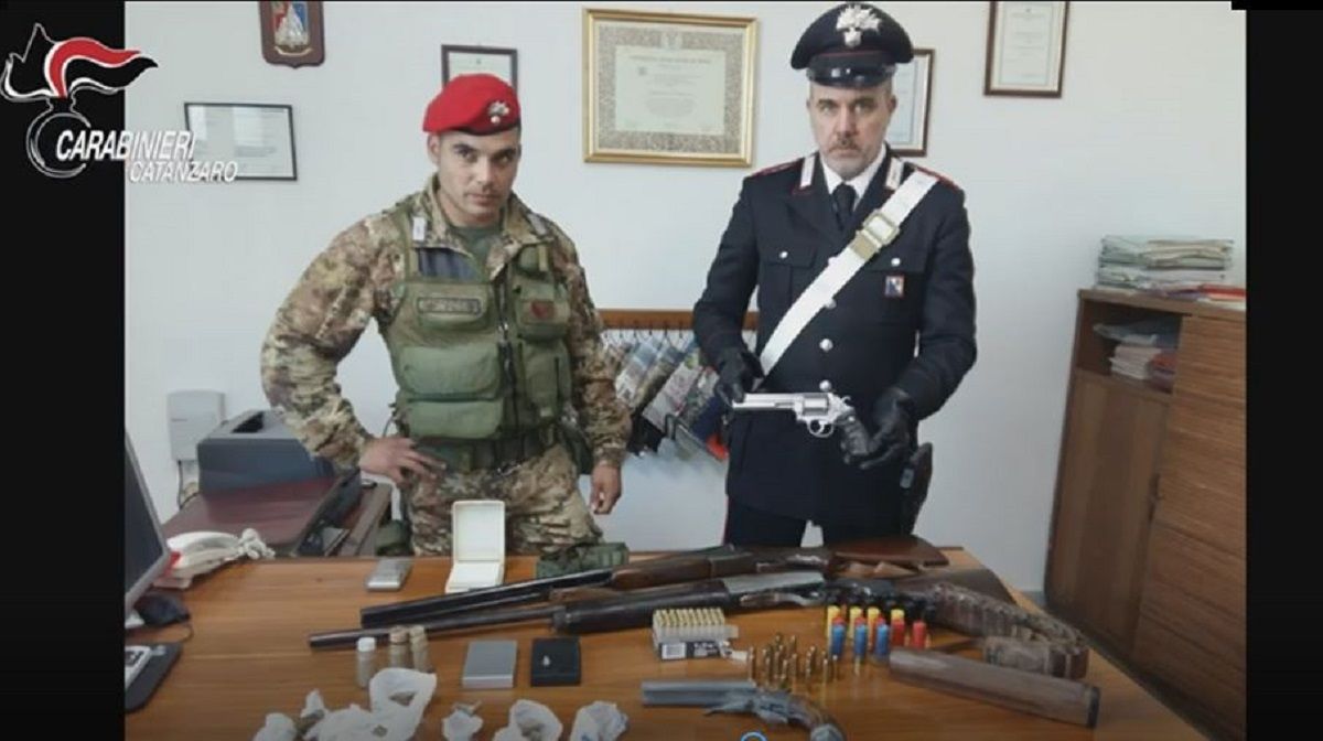 Droga, armi e divise infedeli: 37 indagati nell’inchiesta “Anteo” – NOMI