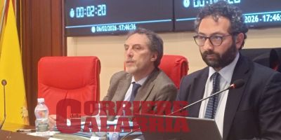 Catanzaro, “Servizi” (per il momento) salva. Il centrodestra avvia l’operazione “spallata” a Fiorita