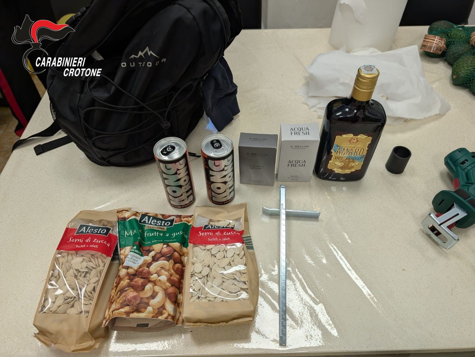 Isola Capo Rizzuto, 26enne arrestato per rapina e resistenza a pubblico ufficiale