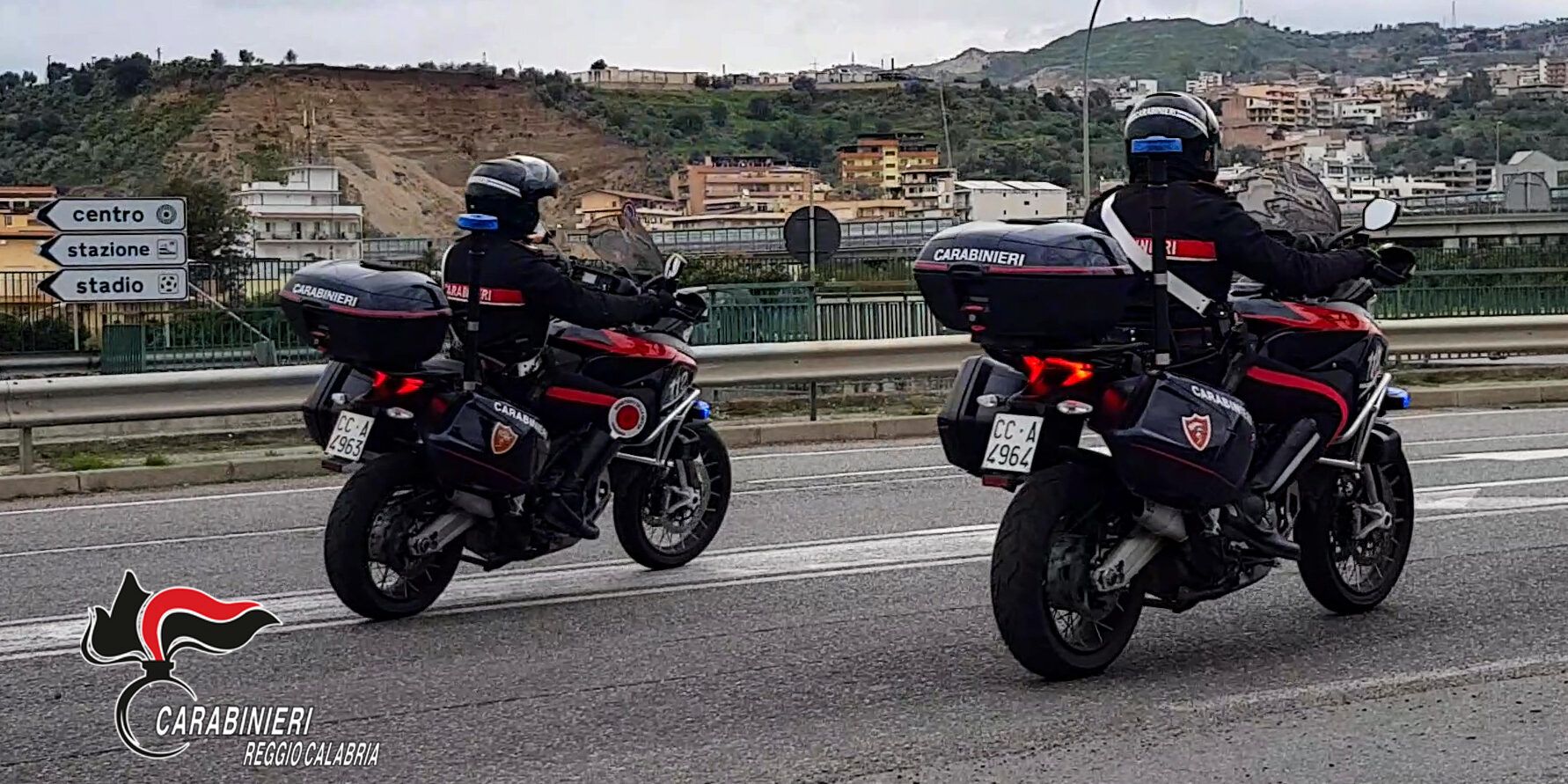 Evade dai domiciliari, viene scoperto e tenta la fuga: uomo bloccato a Reggio Calabria