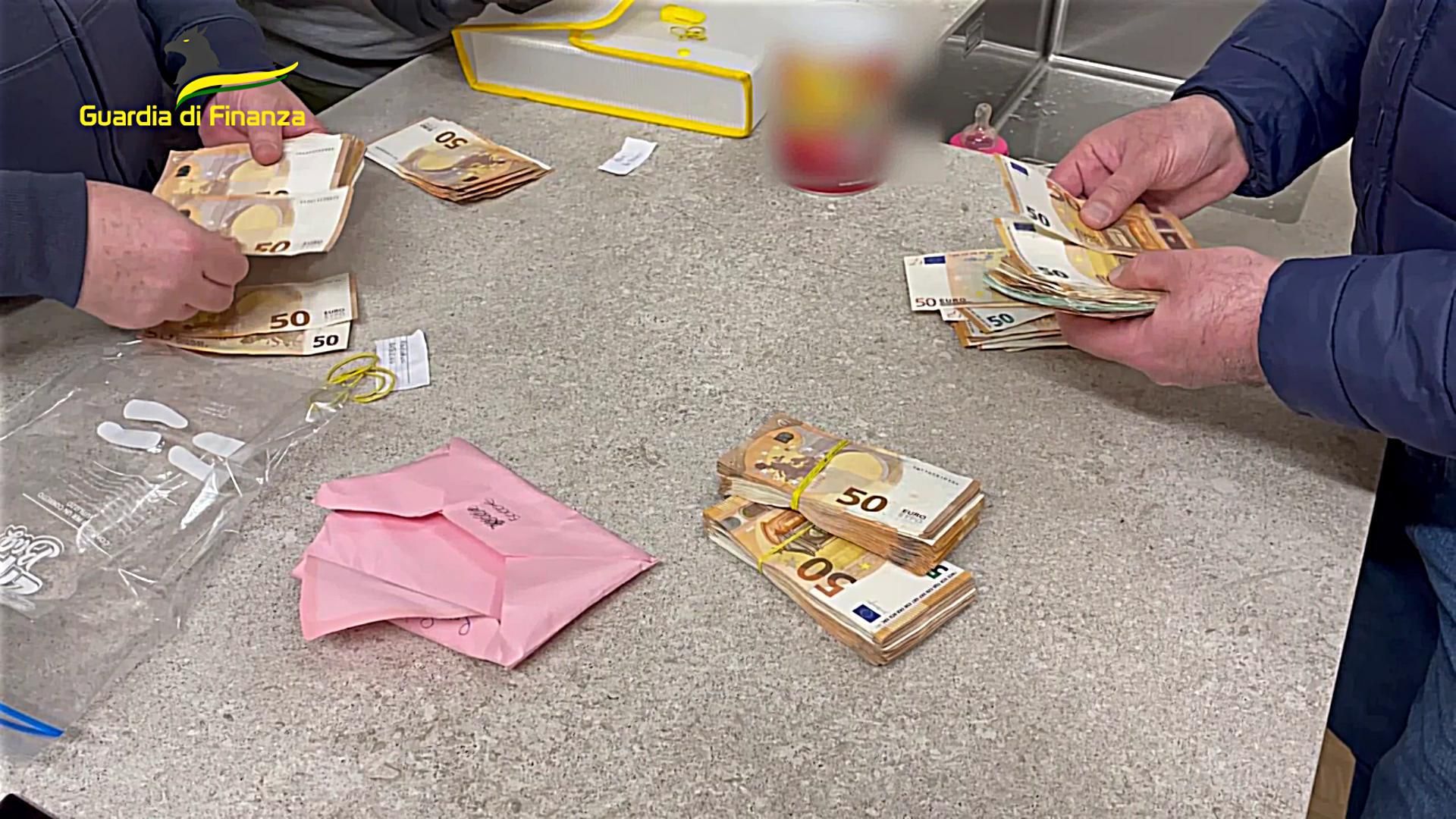 Frodi fiscali con false fatture, ai domiciliari due calabresi – NOMI