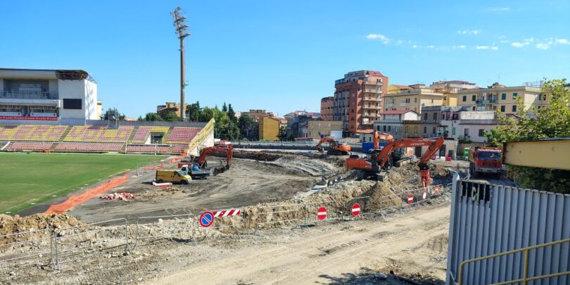 Stadio Ceravolo, Tallini a Fiorita: «Servono chiarezza e certezze». Il nodo dei ritardi e dei danni economici