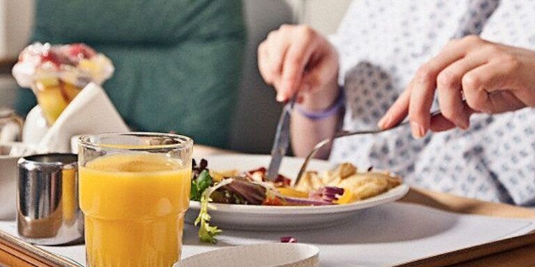 Servizio mensa dell’Asp Cosenza, dopo 17 anni aggiudicato l’appalto