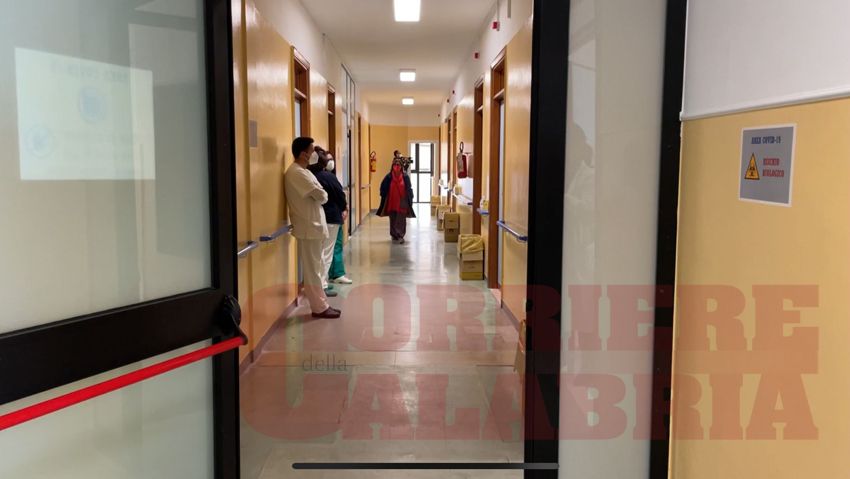 Si allenta la morsa del Covid in Calabria: calano ricoveri e contagi