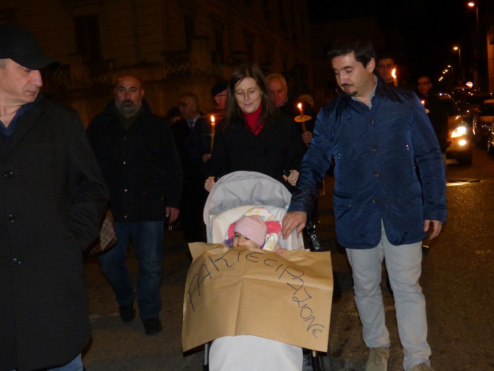 Reggio non tace e le lampade della speranza