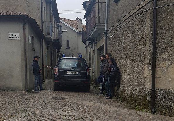 Giallo nelle Serre, trovato impiccato un 43enne